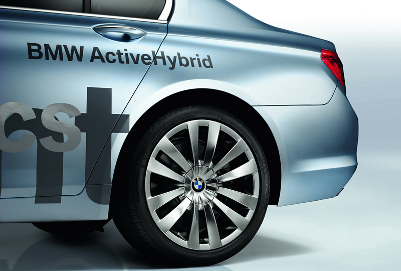 Illustration for article titled BMW Concept 7 Series ActiveHybrid Adds Power, Efficiency
